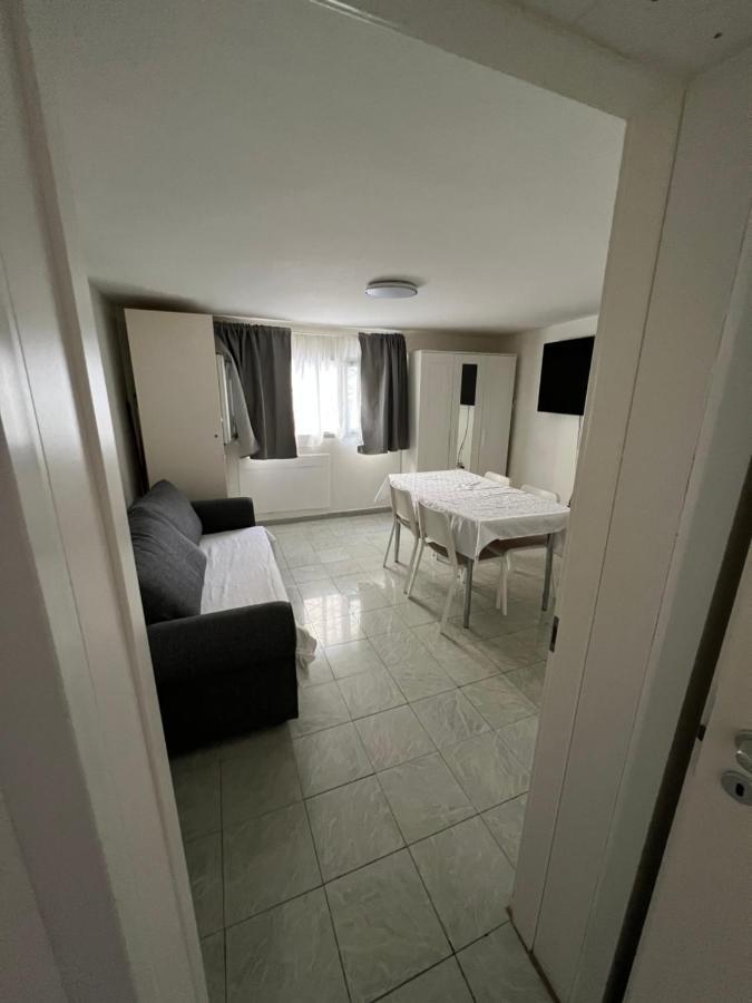 Apartamento 700Mt To Station Venezia,Free Parking, Shuttle Airport Via Napoli 71 Mestre Exterior foto
